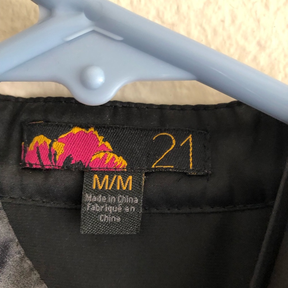 Top - Picture 2 of 2